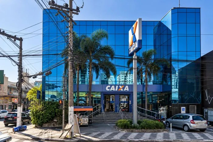 Prédio comercial na Avenida dos Autonomistas, 5386  2230 m²