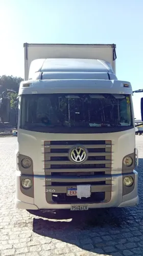 Vende-se lindo bitruck no chassis ou completo