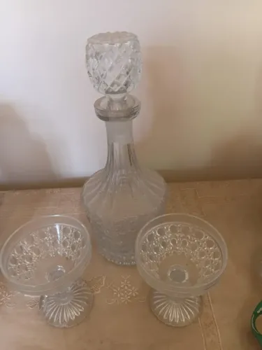 Garrafa de Licor com 2 cálices