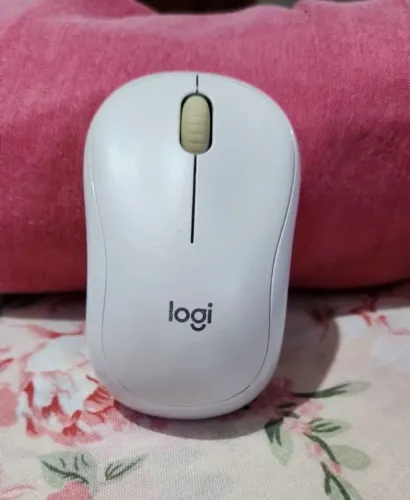 Mouse Logitech M220 sem fio Bluetooth na cor branca, com toque silencioso Semi-novo 