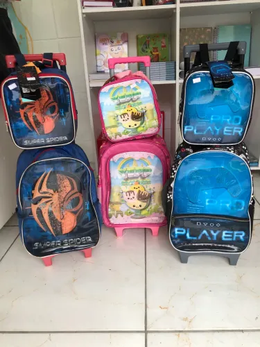 Mochila de Rodinha com lancheira