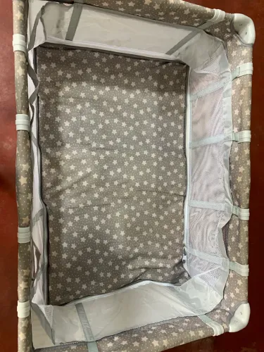 Berço e chiqueirinho para bebês