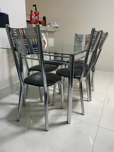 Vende se mesa com 6 cadeiras usado