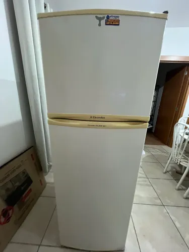 Geladeira Eletrolux 360 litros