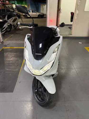 Vendo PCX Branca 2025