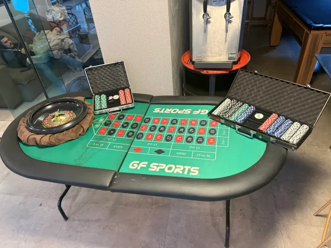 Mesa cassino desmontável com maletas de fichas