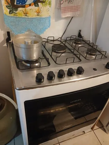 Vendo fogão de 5 bocas tudo funcionando forno perfeito