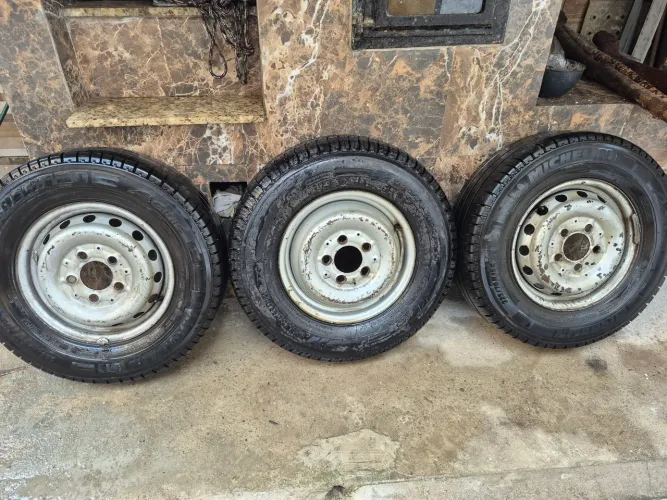 pneu 225 70r15c michelin