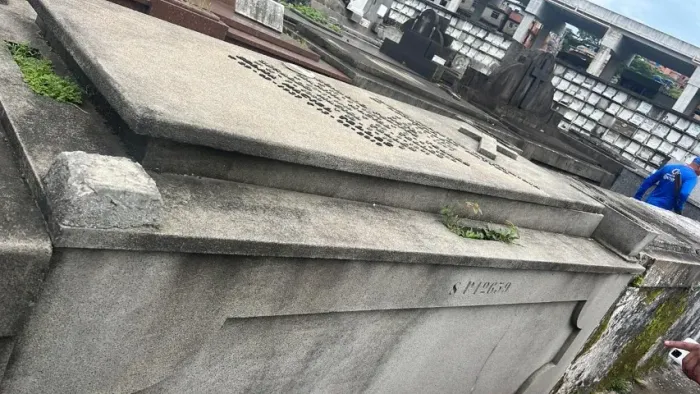 VENDA DE JAZIGO PERPÉTUO REFORMADO DE CHÃO? CEMITÉRIO DO CAJU (S FRANCISCO XAVIER)