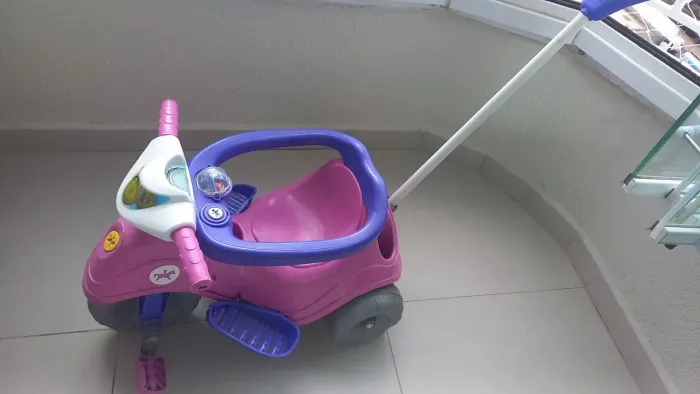 Triciclo, carrinho de passeio Lelecita Calesita Rosa