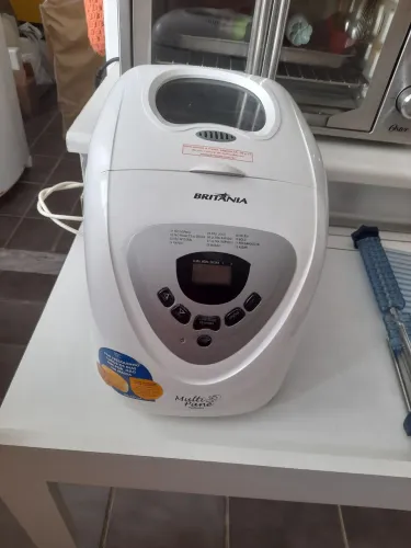 Máquina de fazer pão Britãnia