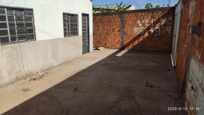 Aluga-se casa 3 quartos Guaíra 1