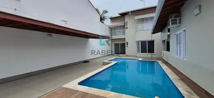 Sobrado de Alto Padrão com 3 quartos e Piscina Nova Lorena-Lorena/SP