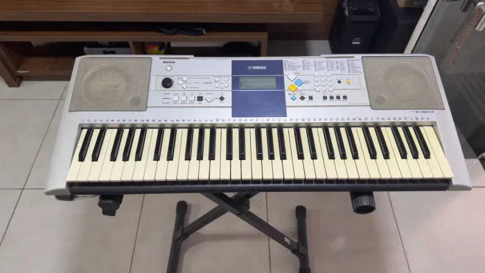 Teclado Yamaha PSR-E323 + Suporte