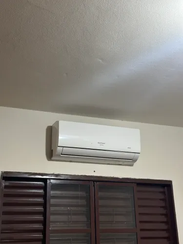 Ar-condicionado Springer Midea Inverter 9.000 BTUs 220V