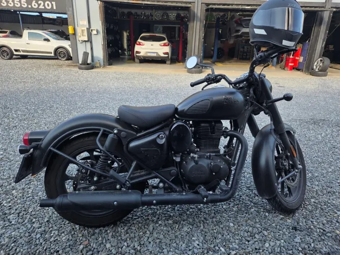 Royal Enfield - Classic Stealth Black 350cc