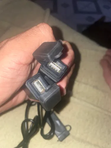 Carregador USB de celular para moto