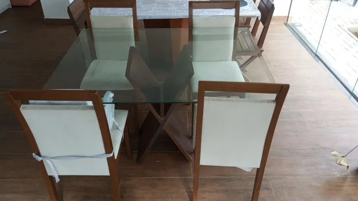 Mesa de jantar com 4 cadeiras