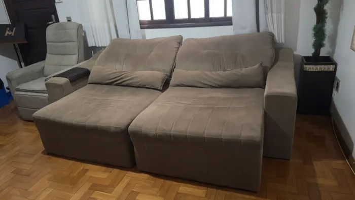 Vendo sofá retrátil 3 lugares 