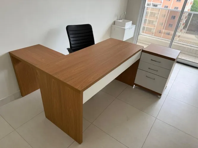 Mesa em L Tok&Stok