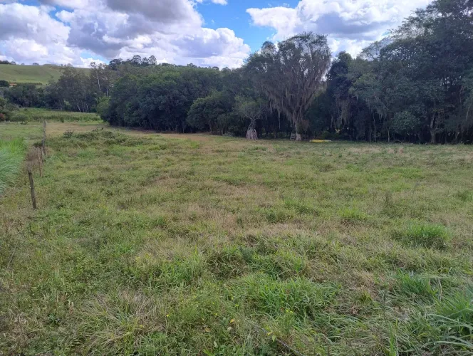 Terreno bairro MEIA LÉGUA 
