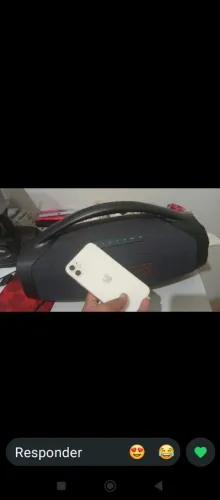 iPhone 11 é BOMBOX AIWA
