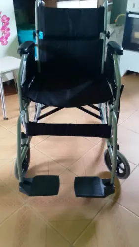 Cadeira de rodas seminova