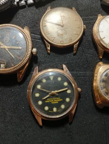 Vende-se lote de relógios para fazer manutenção