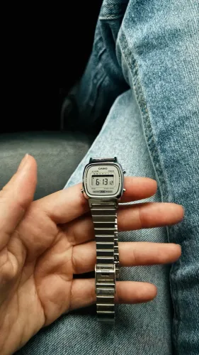 Relógio digital Casio mini prata original
