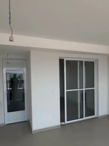 Portas para cozinha, divisão de varanda e sala!