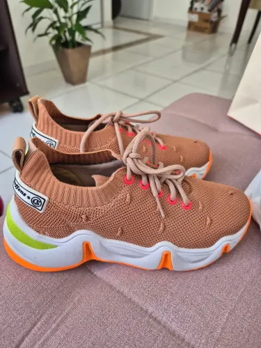 Vendo Tênis casual original Cármen Steffen