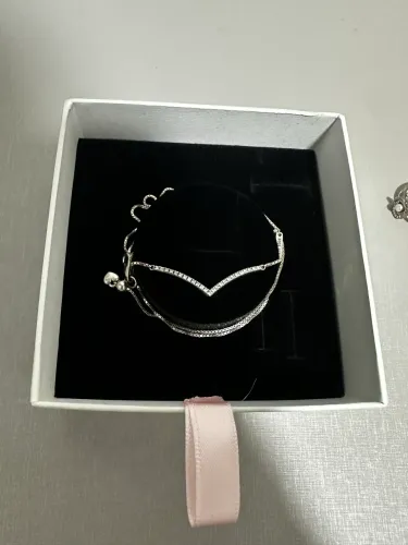 Colar Pandora em V brilhante