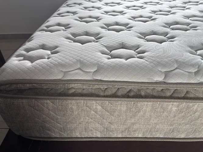 Colchão casal seminovo com pillow minaspuma