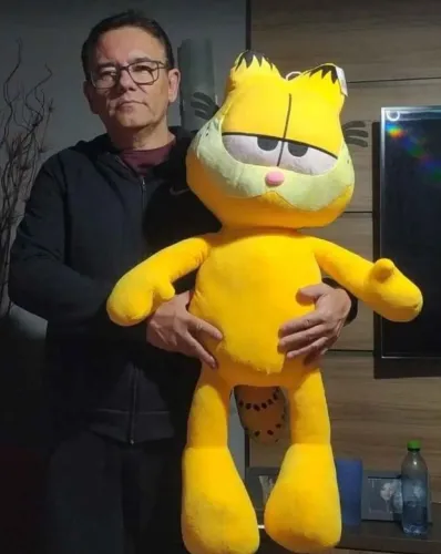 Bicho de Pelúcia Garfield Extra Gigante 