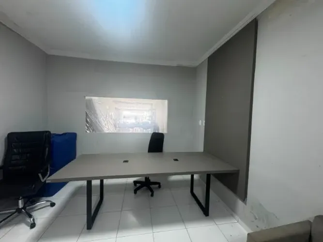 MESA DE REUNIÃO COM PAINEL