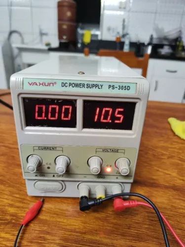 Fonte de Bancada Yaxun PS-305D - 30 V / 5 A | Excelente estado