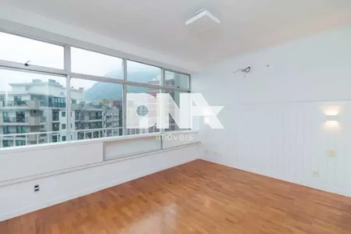 Apartamento - / Residencial / Lagoa