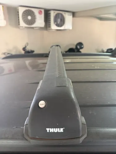 Barras rack de teto Thule para Compass e Commander