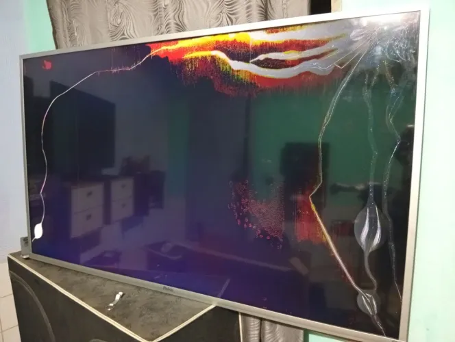 Smart tv Philco 58" com defeito