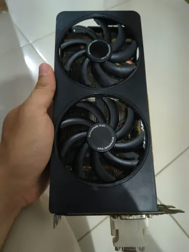 Placa de vídeo AMD Radeon 2gb XFX R9 270X