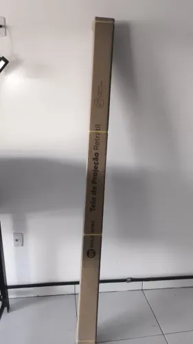 Tela de projeção retrátil 2.00x1.50 700$