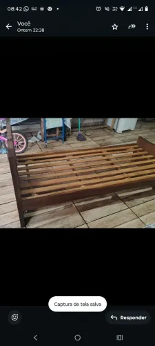 Cama de madeira