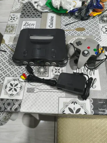 Nintendo 64 com controle original e fonte bivolt
