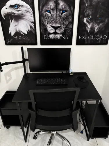 Setup completo monitor teclado mouse sem fio cadeira e os 2 moveis