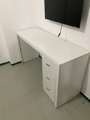 Escrivaninha branca