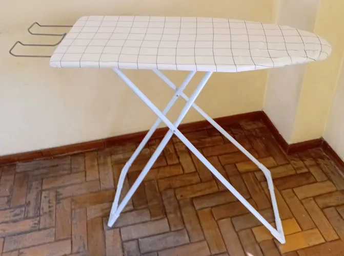 Tábua de passar roupa, quase nova
