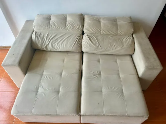 Sofá confortável retrátil 2 lugares bege