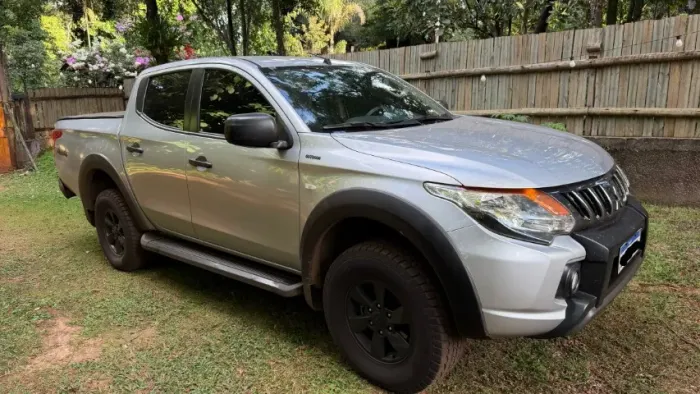 Mitsubishi L200 Tri. Outdo. GLS 2.4 CD 4X4 Die. AUT 2024