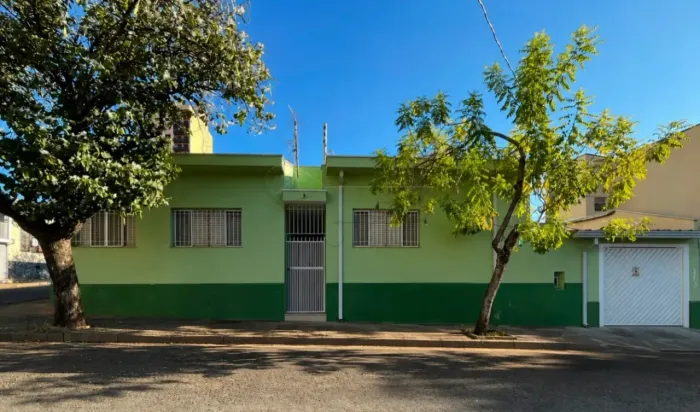 Casa Residencial/Comercial com 03 Quartos sendo 01 com suíte para locação no Centro - Lime