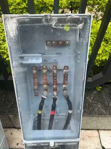 Caixa Montada de Policarbonato. Padrão Enel